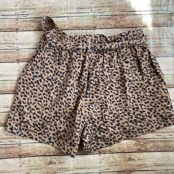 Aerie Leopard Print Paperbag Shorts Size Medium - Picture 2 of 3